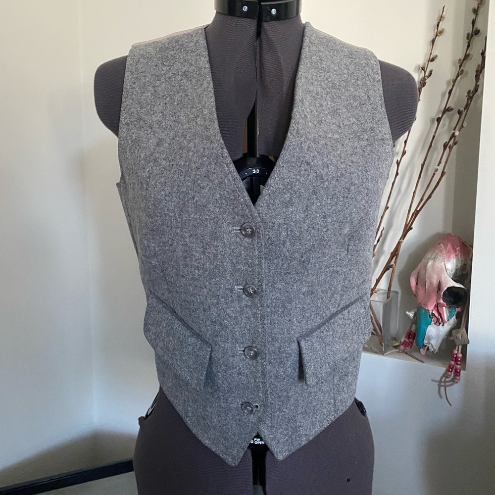 Vintage Casual Corner gray wool vest. Size 5